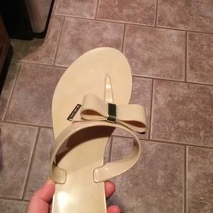 Michael kors flip flops